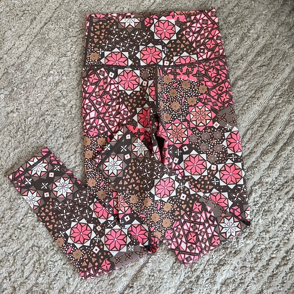 Pink Floral Pattern Legging and Sports Bra Set - Picture 8 of 9